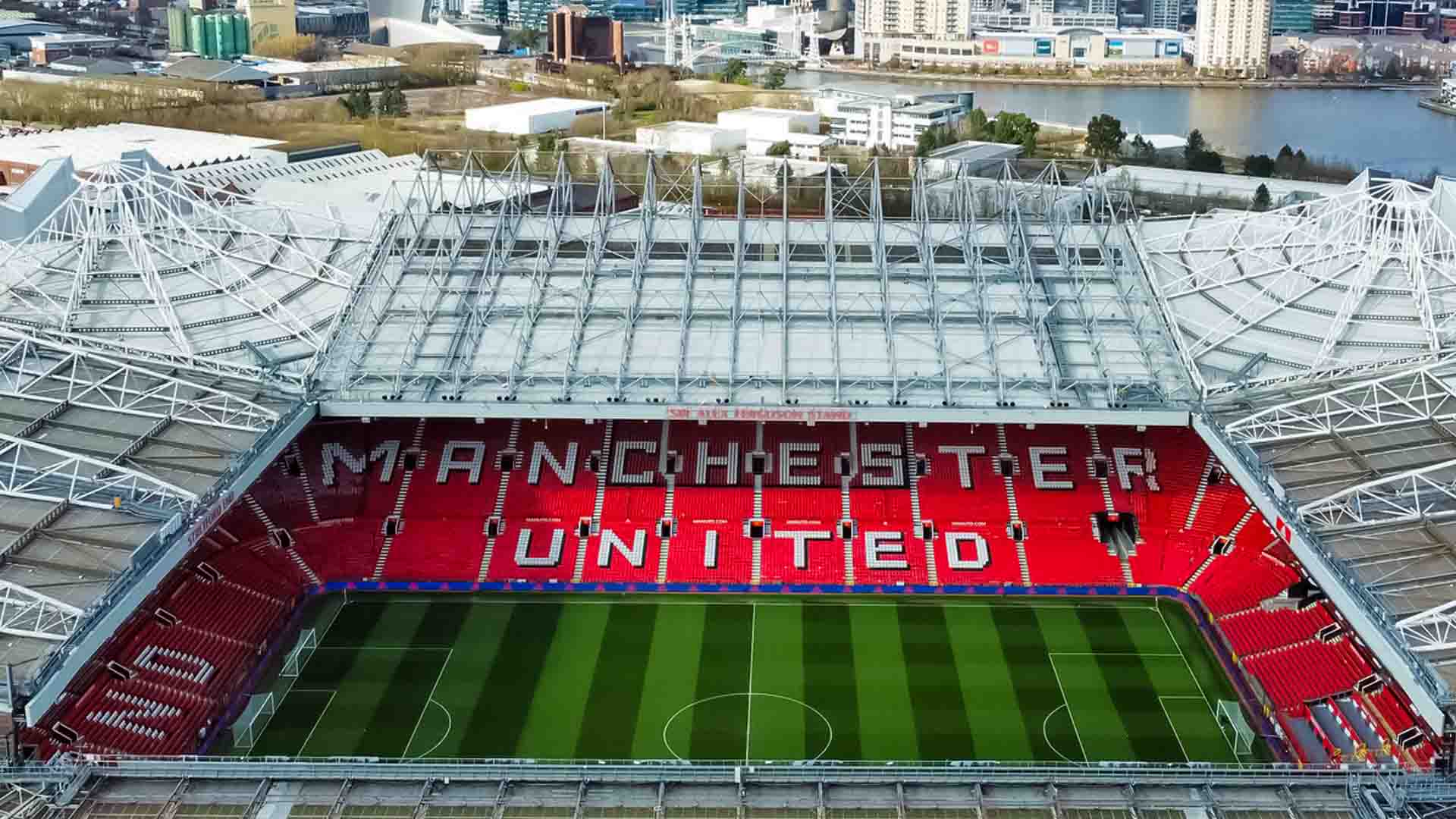 Owners of Manchester United consider selling the club